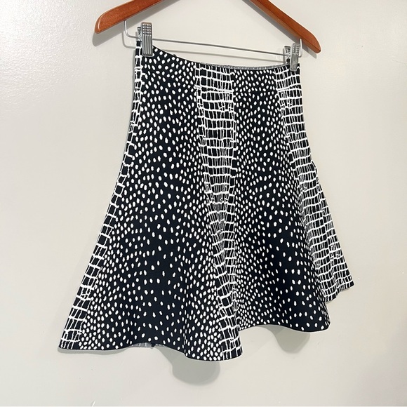 BCBG MaxAzria Peyton Black & White Graphic Print Flare Mini Skirt 60's Style Sm - Picture 3 of 11